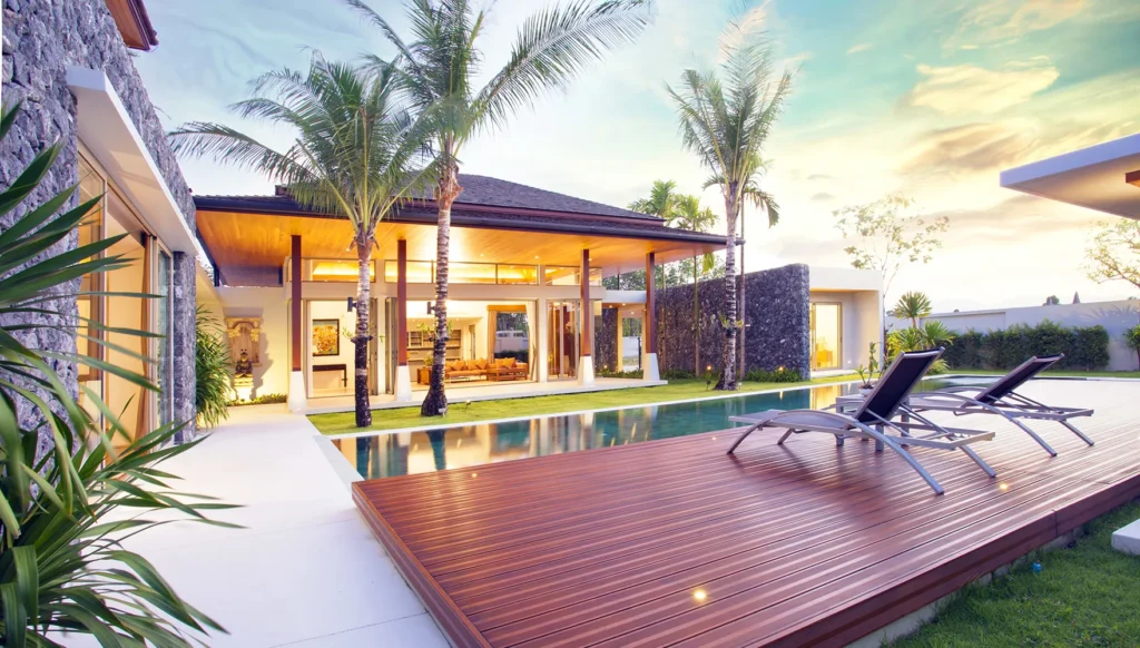 South Florida residential home backyard with pool